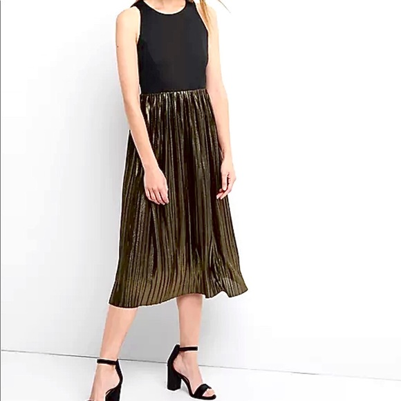 GAP Dresses & Skirts - Gap black metallic pleated sleeveless dress NWT
